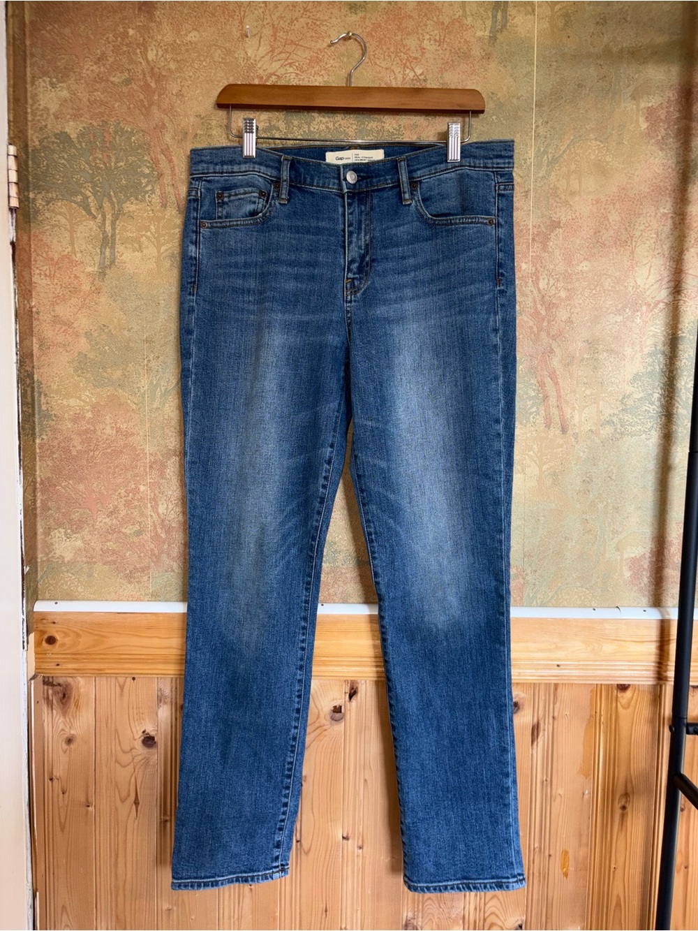 Gap | Straight Leg Jeans